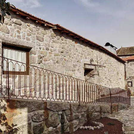 Alloggio per agriturismo Casa De Louredo Paredes (Porto)